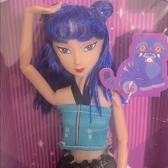 K Pop Demon Hunters Doll ~ Zoey 💙 - Picture 4 of 5